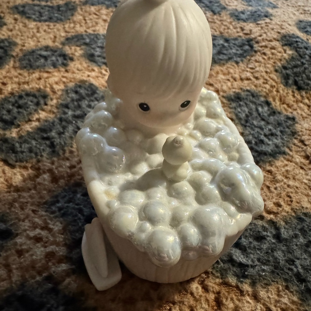 Precious Moments 'A Tub Full of Love' Figurine